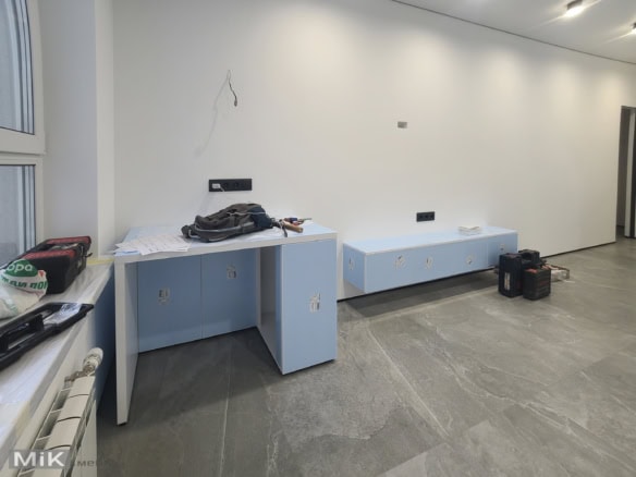 2_Стіл і підвісна тумба під телевізор Стіл і підвісна тумба під телевізор