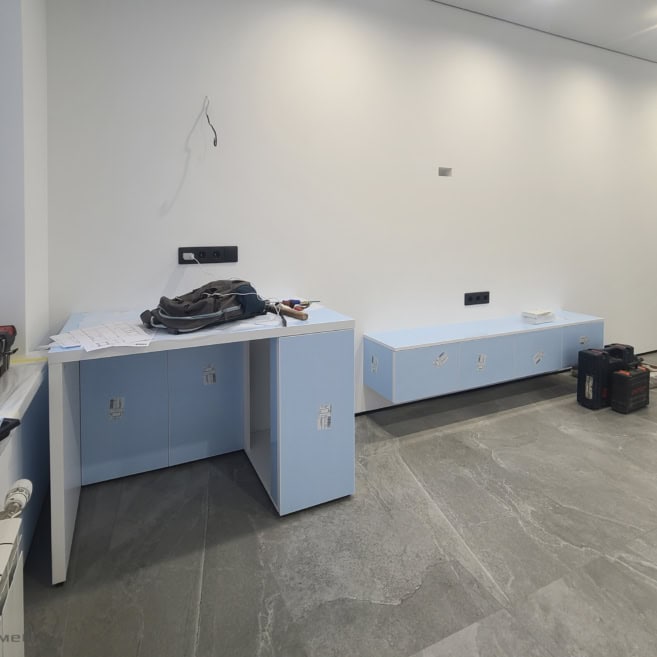 2_Стіл і підвісна тумба під телевізор Стіл і підвісна тумба під телевізор