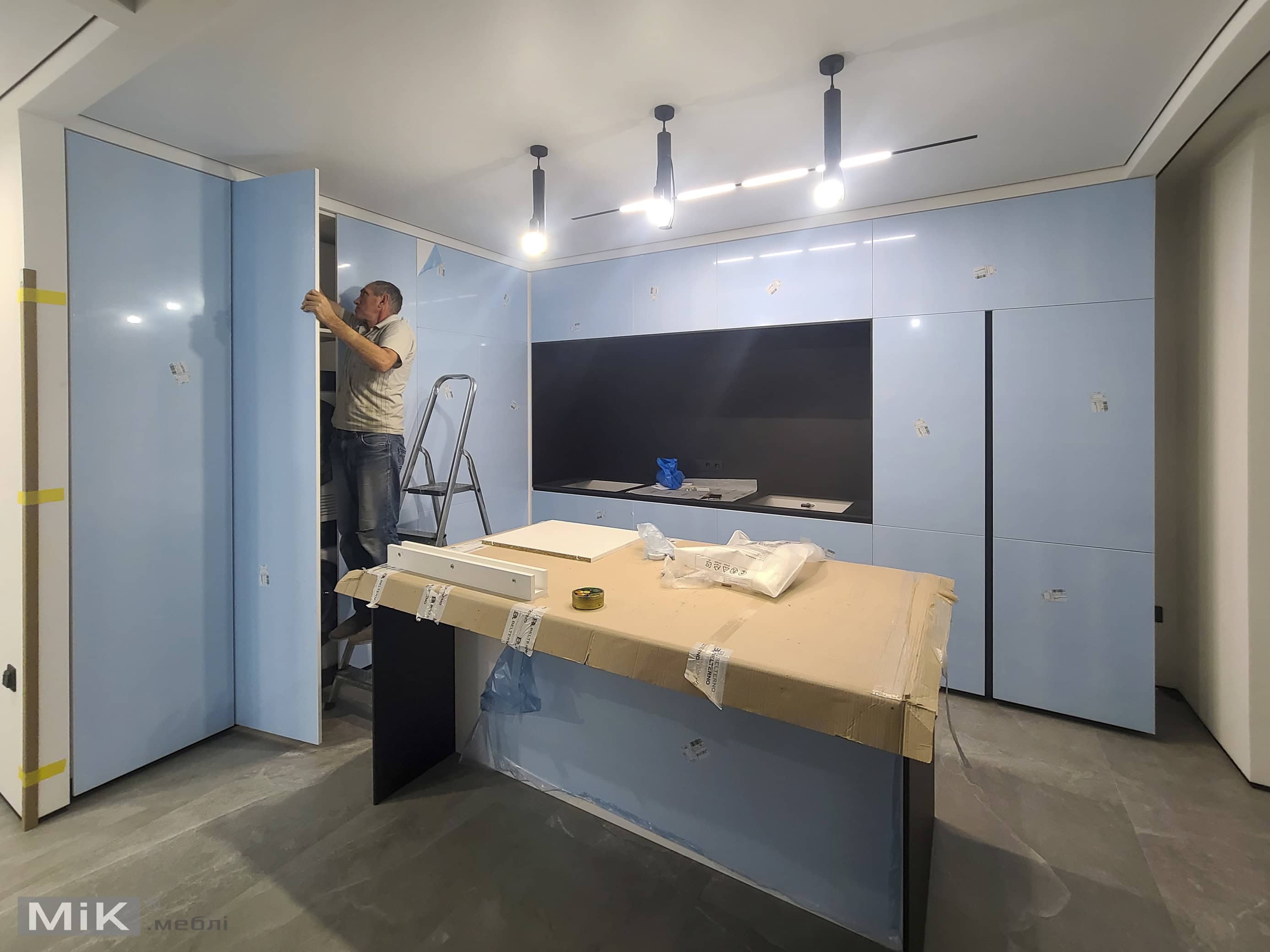 3_Встановлення великої кухні АГТ з островом Встановлення великої кухні АГТ з островом