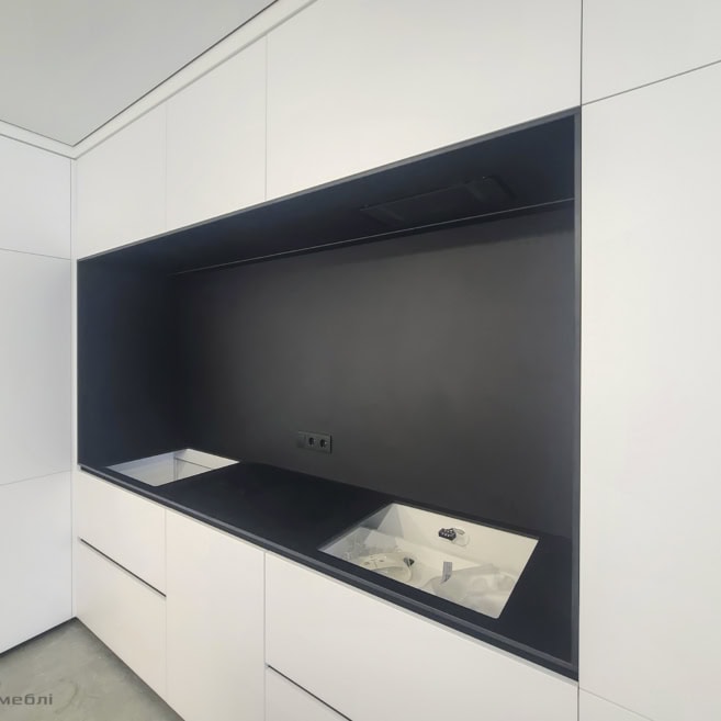 5_Ніша з чорної компакт-плити в кухні на замовлення Ніша з чорної компакт-плити в кухні на замовлення