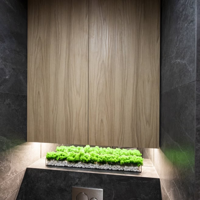 6_Вбудована шафка над інсталяцією у санвузлі