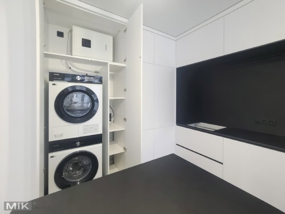 6_Вбудований бойлер та пральна і сушильна машини в кухні Вбудований бойлер та пральна і сушильна машини в кухні