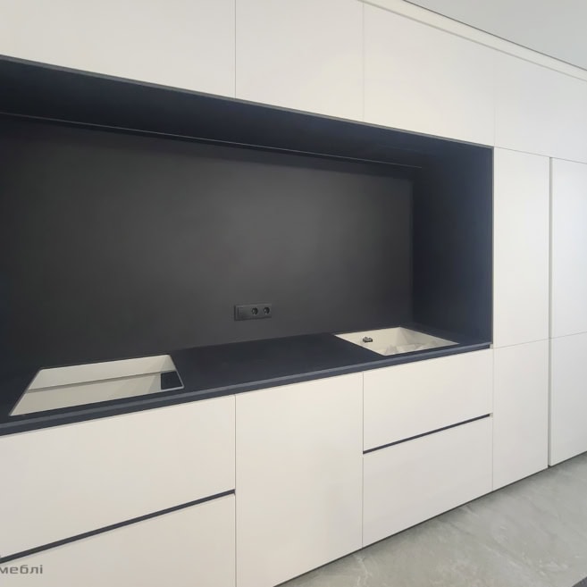 8_Чорно-біла кухня з АГТ і компакт-плити fundermax Чорно-біла кухня з АГТ і компакт-плити fundermax