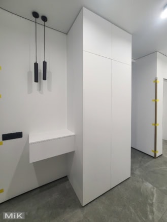 8_Шафа розпашна в передпокій Шафа розпашна в передпокій