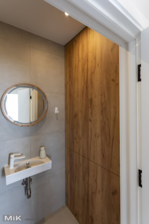 10_gostoviy-sanvuzol-z-vbudovanoyu-shafoyu-kyiv-1.jpg Гостьовий санвузол з вбудованою шафою на замовлення