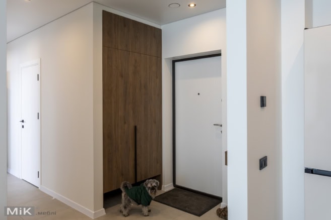 1_peredpokiy-mebli-na-zamovlennya-kyiv-1.jpg Меблі в передпокій на замовлення в Києві з високою шафою