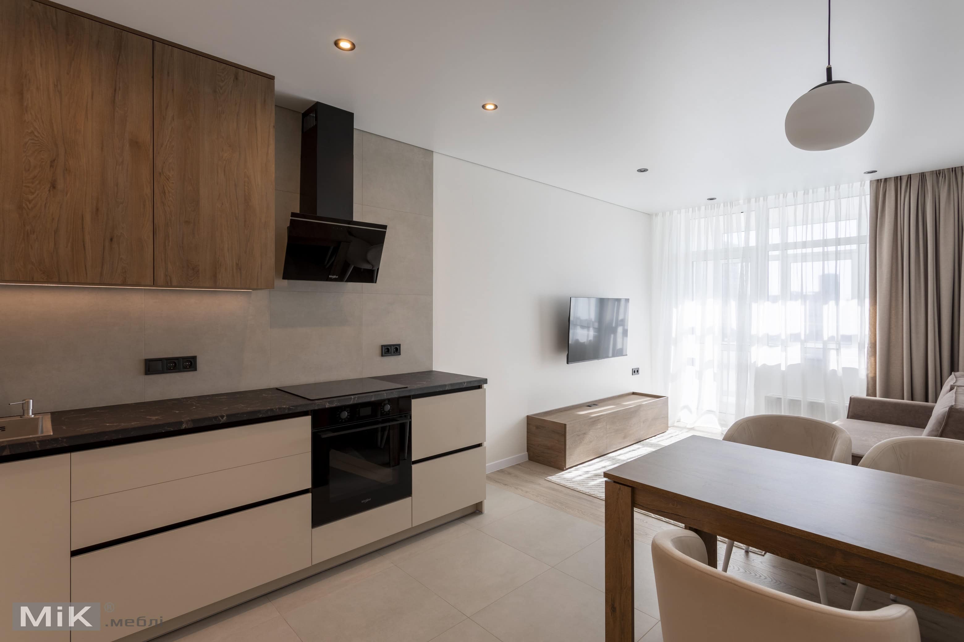 3_kuhnya-v-studii-z-perehodom-u-vitalnyu Кухня в квартире-студии на заказ с переходом в гостиную