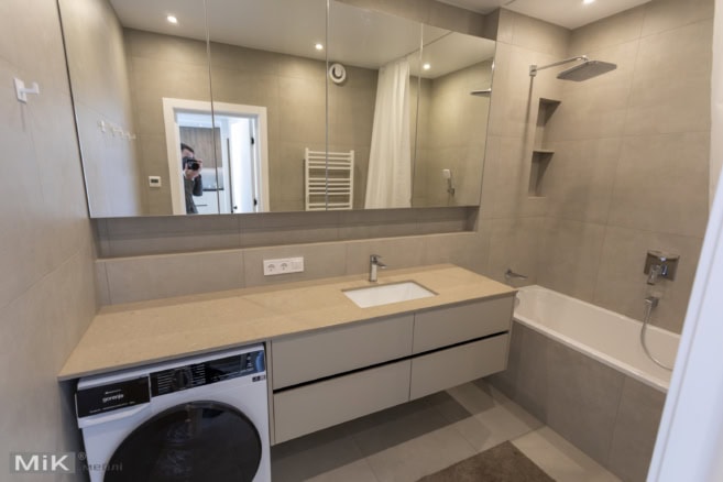 4_vanna-kimnata-mebli-na-zamovlennya-kyiv-1.jpg Меблі для ванної кімнати на замовлення в Києві з довгою стільницею