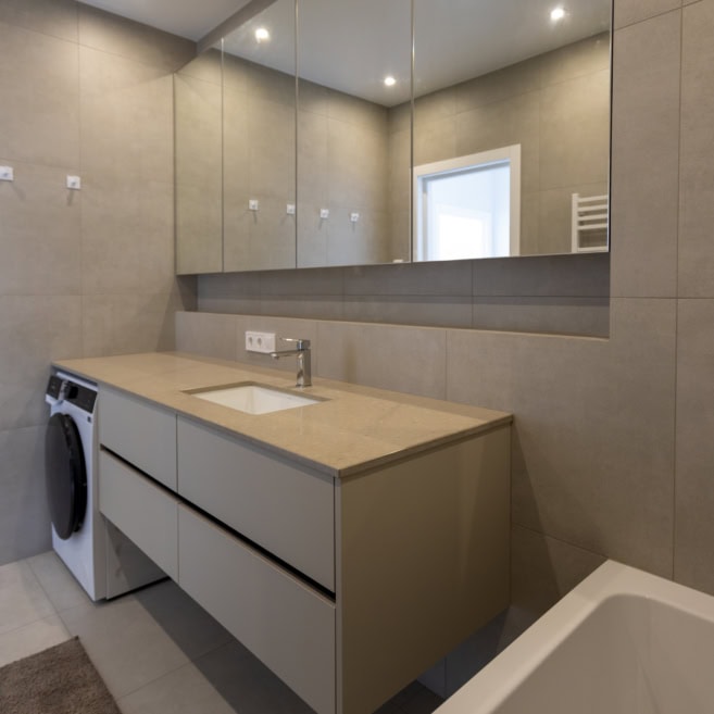 5_tumba-u-vannu-z-pralnoyu-mashynoyu-kyiv-1.jpg Тумба у ванну на замовлення з пральною машиною та великим дзеркалом