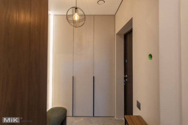 Встроенные шкафы в коридоре на заказ