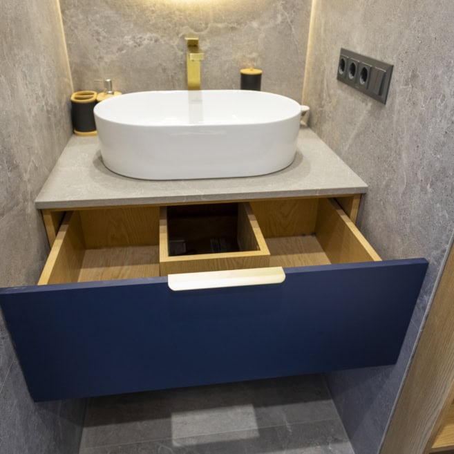 Тумба в санвузлі з висувною шухлядою на замовлення