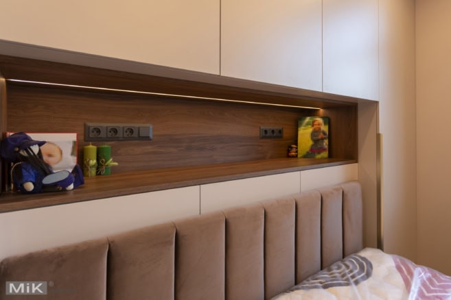 Узголів’я з нішею та полицею в спальні на замовлення