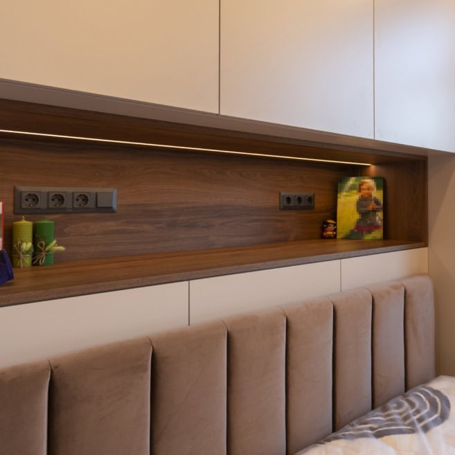 Узголів’я з нішею та полицею в спальні на замовлення