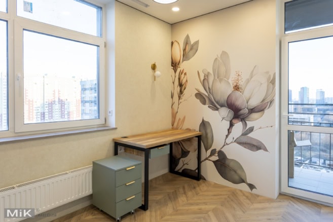 Робочий стіл у дитячій кімнаті біля вікна на замовлення