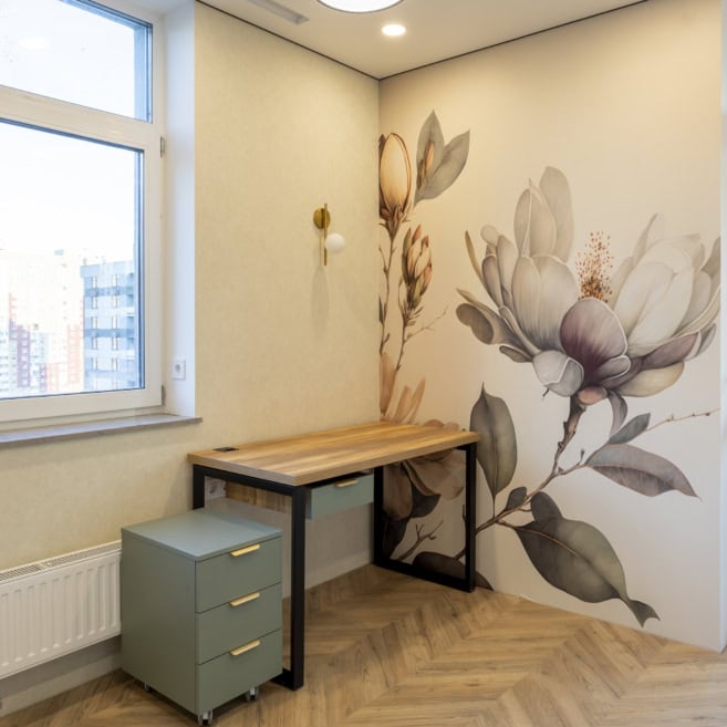 Робочий стіл у дитячій кімнаті біля вікна на замовлення