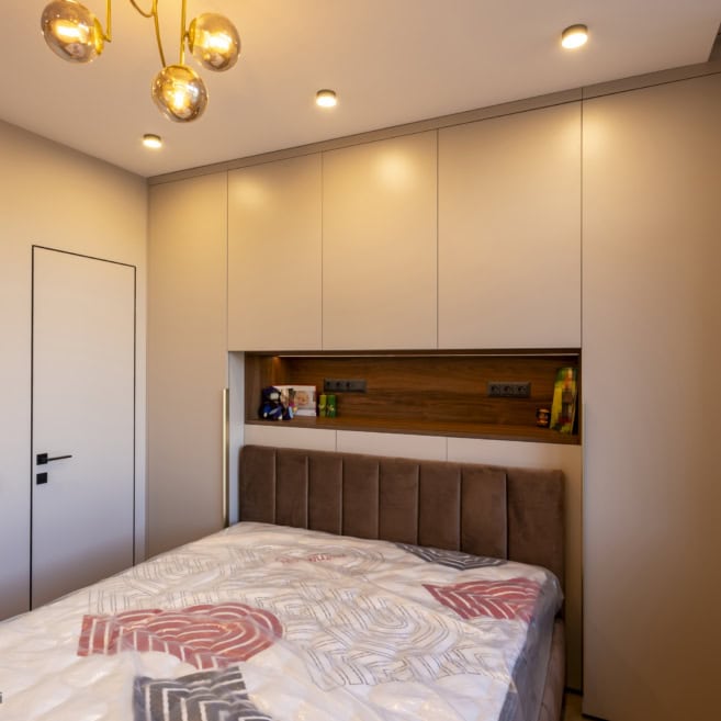 Вбудована шафа в спальні на замовлення