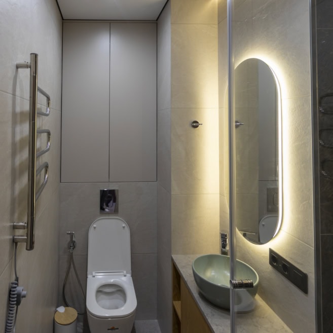 Санвузол з підсвіткою та високими фасадами на замовлення